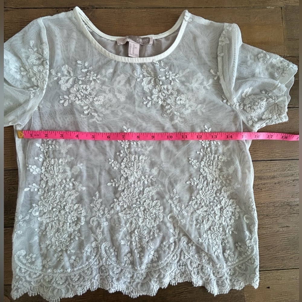 💖5 for $50💖FOREVER 21 Romantic sheer Embroidered lace ivory top scalloped hem - Picture 6 of 7